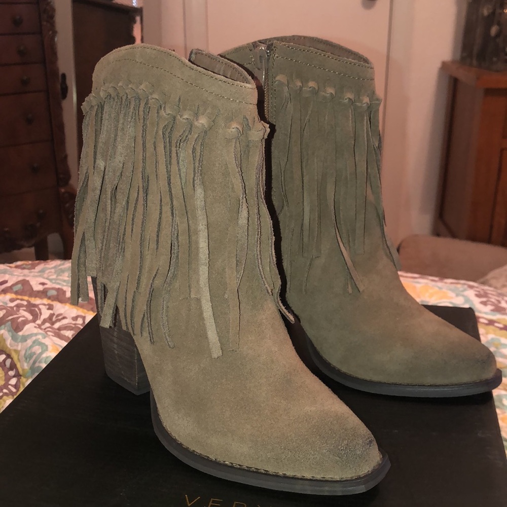 NIB Very Volatile Cupids Khaki Boots 8